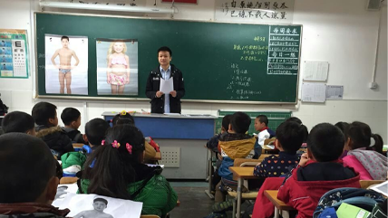 2015年4月7日，由上海百特公益发展中心组织的“身体红绿灯”项目正式在松江区薛家小学进行开展。
